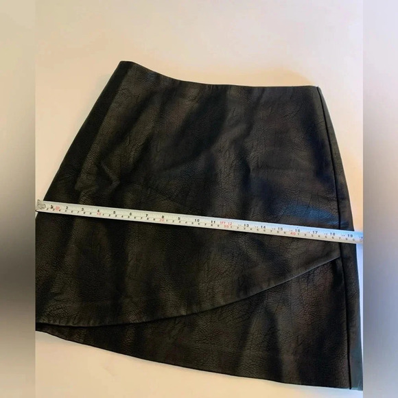Club Monaco black faux leather mini skirt - Picture 11 of 13